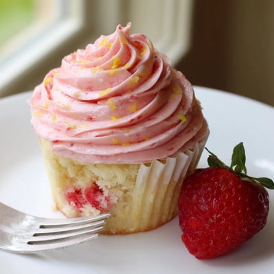 Strawberry Lemonade Cupcakes